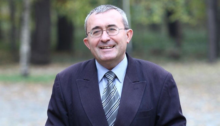 Лузърският политически елит у нас носи голяма вина един зле образован, лошо възпитан, арогантен в отношението си към демократичните институции и говорещ недопустимо за премиер човек да властва еднолично цели 10 години Лузърският политически елит у нас носи голяма вина един зле образован, лошо възпитан, арогантен в отношението си към демократичните институции и говорещ недопустимо за премиер човек да властва еднолично цели 10 години