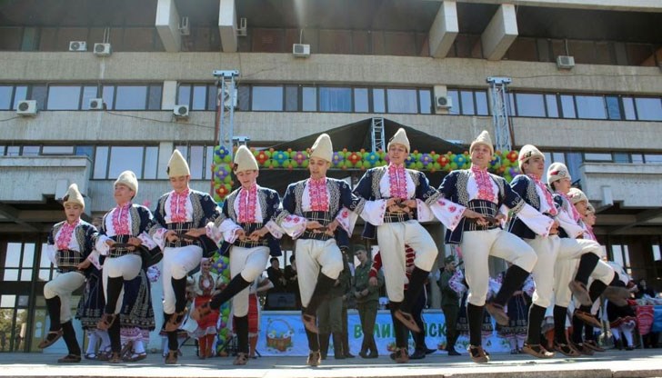 Русенски фолклорни формации ще поднесат пъстра фолклорна програма