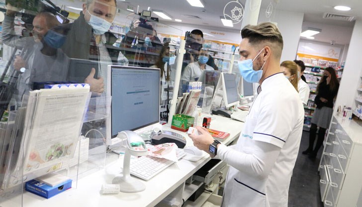 Въпреки това лекари и фармацевти са песимисти, че програмата ще тръгне във всички аптеки от 1 май