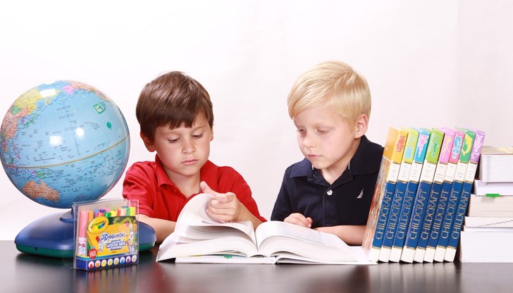 "Проблемът е, че няма дългосрочна стратегия. "Отваряме"- "затваряме" до момента, в който просто спира работата напълно", коментират собственици на школи