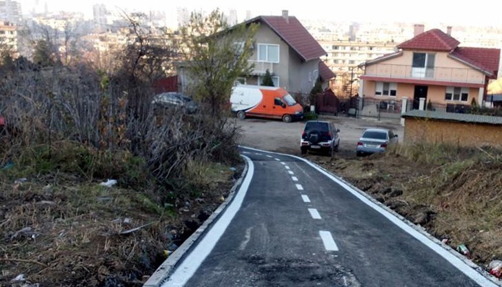 Велоалеите са малко и доста разбити на места, което сериозно затруднява движенитео по тях Велоалеите са малко и доста разбити на места, което сериозно затруднява движенитео по тях