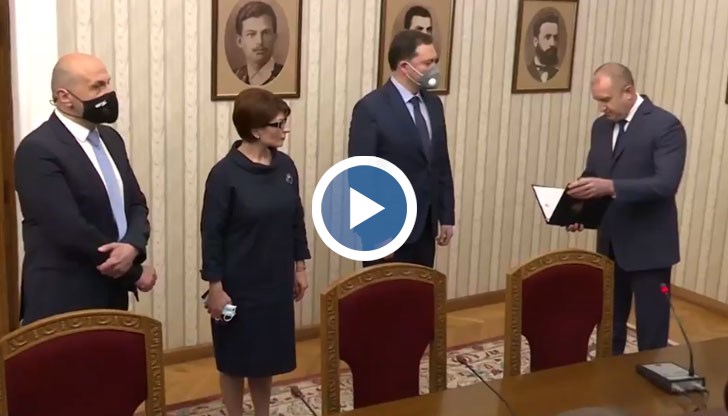 Трима представители на партията се явиха пред Румен Радев