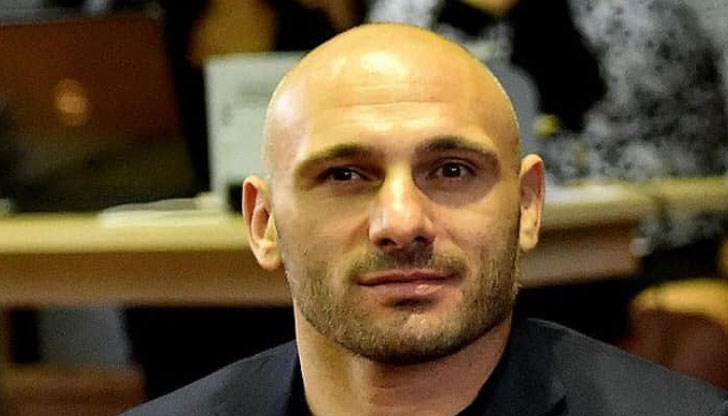 Всичко различно от правителство с участието на ГЕРБ и премиер Борисов ще бъде подмяна на вота и пладнешки грабеж, заяви той Всичко различно от правителство с участието на ГЕРБ и премиер Борисов ще бъде подмяна на вота и пладнешки грабеж, заяви той