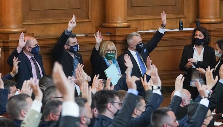 Тя ще бъде постоянна и беше приета с 214 гласа на депутатите в НС Тя ще бъде постоянна и беше приета с 214 гласа на депутатите в НС