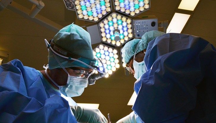 В Шумен бяха извършени две операции за поставяне на кохлеарни импланти за връщане на слуха на дете на 4 г. и на 43-годишен мъж