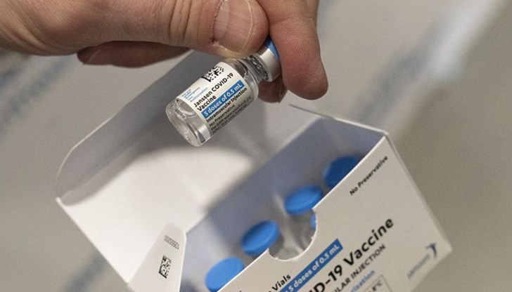 Общо шест души са проявили симптоми на кръвни съсиреци в мозъка