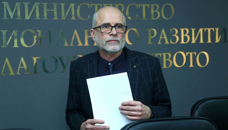 Проф. Олег Асенов се е возил в другата кола - участник в инцидента