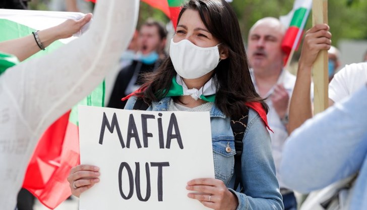 Няма как ние да сме едни, па да си изберем други. Иначе казано: няма как в главата на нацията ни велика ценност да е купуването на апартамент, а да гласуваме за модела “Рюте”