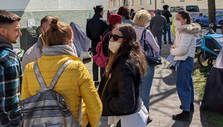 Секциите ще се пръснат, навсякъде има опашки