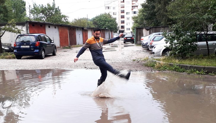 Борис Бонев: ГЕРБ и Борисов оттеглиха доверието от Йорданка Фандъкова, но тя се е окопала на поста си Борис Бонев: ГЕРБ и Борисов оттеглиха доверието от Йорданка Фандъкова, но тя се е окопала на поста си