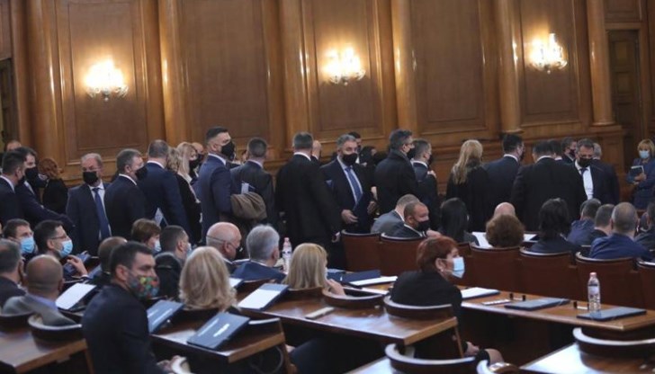 "Идеята беше да сложим "усмирителна риза" на настоящия Министерски съвет", каза Мая Манолова, председател на ПГ на ИМВ "Идеята беше да сложим "усмирителна риза" на настоящия Министерски съвет", каза Мая Манолова, председател на ПГ на ИМВ