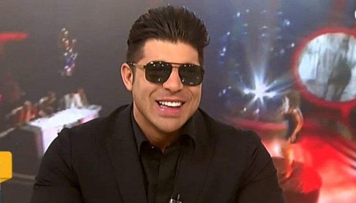 "А с моята фигура, ако трябва да го имитирам, ще стане страшно”, казва с усмивка талантливият певец "А с моята фигура, ако трябва да го имитирам, ще стане страшно”, казва с усмивка талантливият певец