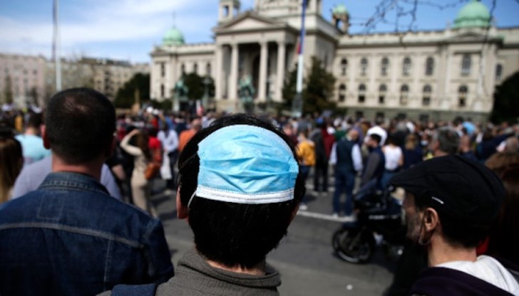 Демонстранти от цяла Сърбия се стекоха в Белград, за да защитят правото си да дишат чист въздух Демонстранти от цяла Сърбия се стекоха в Белград, за да защитят правото си да дишат чист въздух