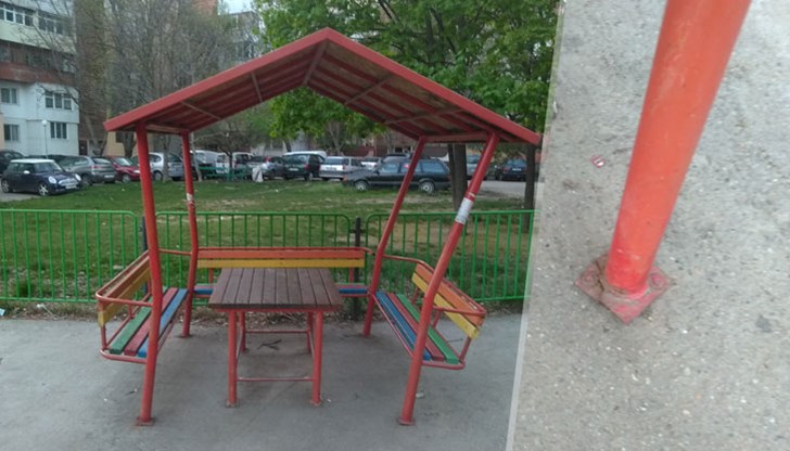 Беседката между блок 207 и 208 е опасна за децата, които играят там