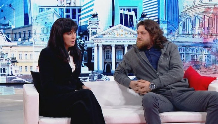 Шоуто трябва да продължи. Но случващото се "мирише на сеир", смята Иван Тенев