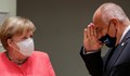 Меркел благодарила на своя пинчер в България за дългогодишното послушание
