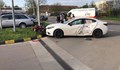 Моторист е с травма на главата след катастрофа в София