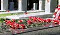 100 карамфила в памет на загиналите съветски воини