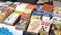 "Има такъв народ" даряват книги на площад Славейков