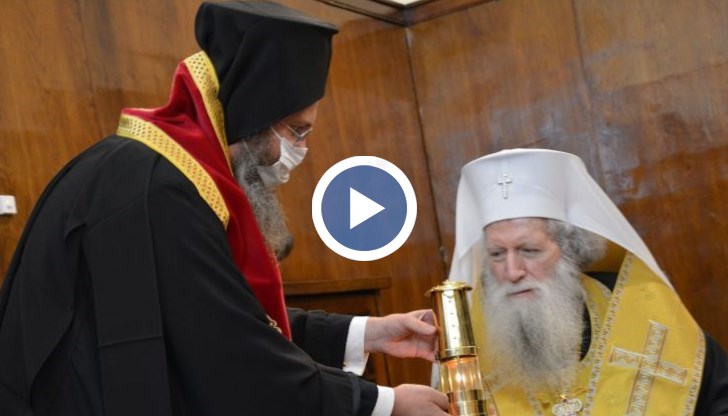 Тази вечер тържествените богослужения в страната ще започнат точно в полунощ,