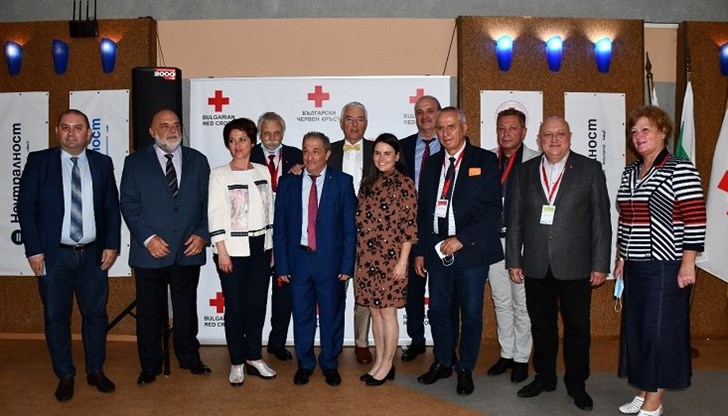 Неговите заместници в организацията също са преизбрани Неговите заместници в организацията също са преизбрани