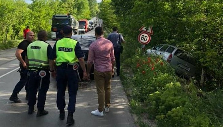 По чудо не смазал колата на полицейски шеф По чудо не смазал колата на полицейски шеф