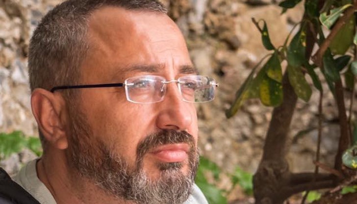 Надявам се, че народът още може да надига глава, пише Валентин Кардамски