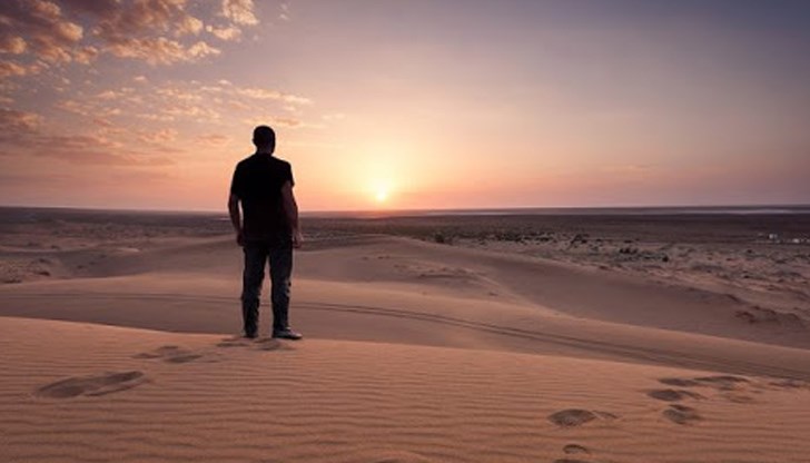 Долината на смъртта в Калифорния се смяташе за най-горещото място на Земята с рекордната температура от 56,7 градуса Целзий, но това е само топлината на въздуха Долината на смъртта в Калифорния се смяташе за най-горещото място на Земята с рекордната температура от 56,7 градуса Целзий, но това е само топлината на въздуха