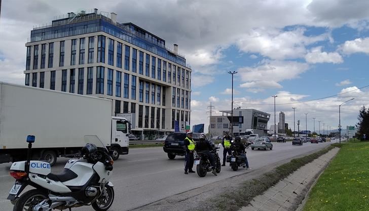 Поводът за акцията е високият процент загинали през последните десетина дни