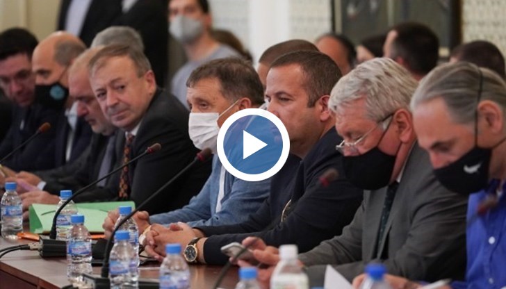 Лют спор между представителите на ГЕРБ и тези на всички останали партии беляза заседанието на комисията по ревизия в НС.