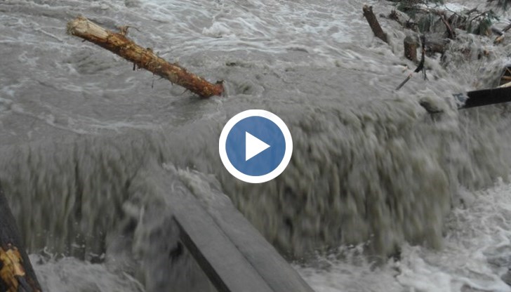 Реката излезе от коритото си