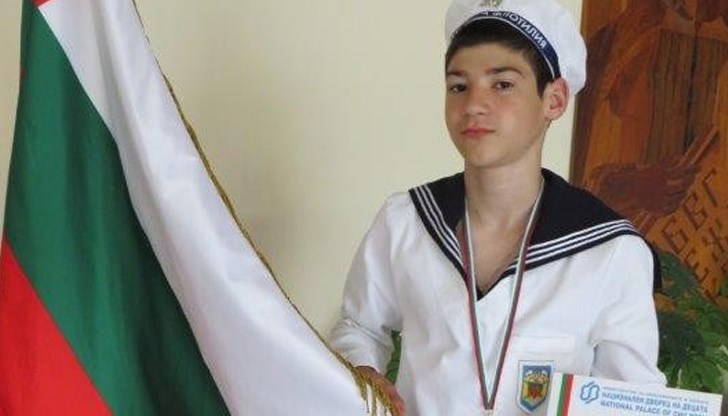 Кристиян Стоянов е осмокласник в специалност „Електрообзавеждане на кораба“ Кристиян Стоянов е осмокласник в специалност „Електрообзавеждане на кораба“