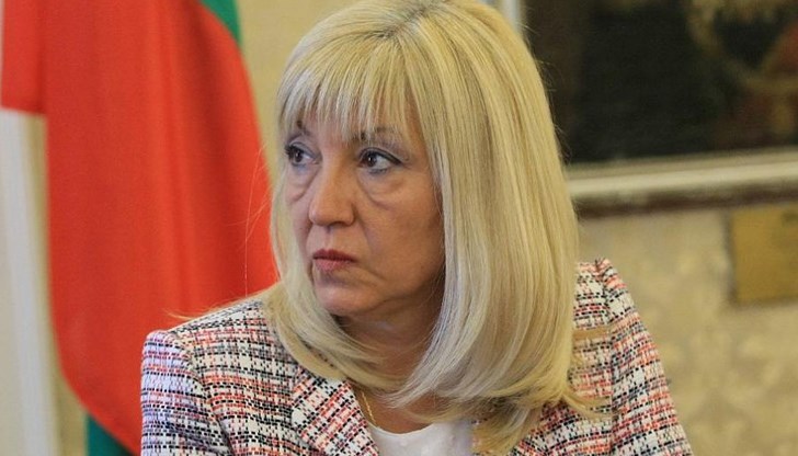 Днес трябва да бъде изслушан регионалният министър в оставка Петя Аврамова за управлението на дружество "Автомагистрали", дейността на "Български ВиК холдинг" и изпълнението на Националната програма за енергийна ефективност