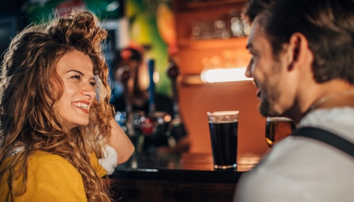 Щастливата от връзката си жена не бърза да публикува снимка с букет цветя от съпруга си в интернет Щастливата от връзката си жена не бърза да публикува снимка с букет цветя от съпруга си в интернет