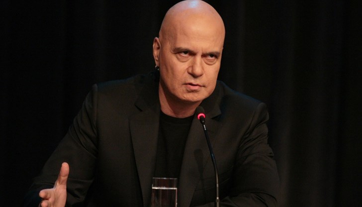 Лидерът на "Има такъв народ" честити празника на българската армия Лидерът на "Има такъв народ" честити празника на българската армия