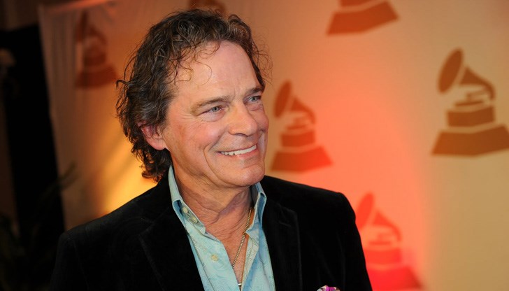 Той създава десетки хитове в различни музикални жанрове, оглавява класациите и продава милиони записи Той създава десетки хитове в различни музикални жанрове, оглавява класациите и продава милиони записи