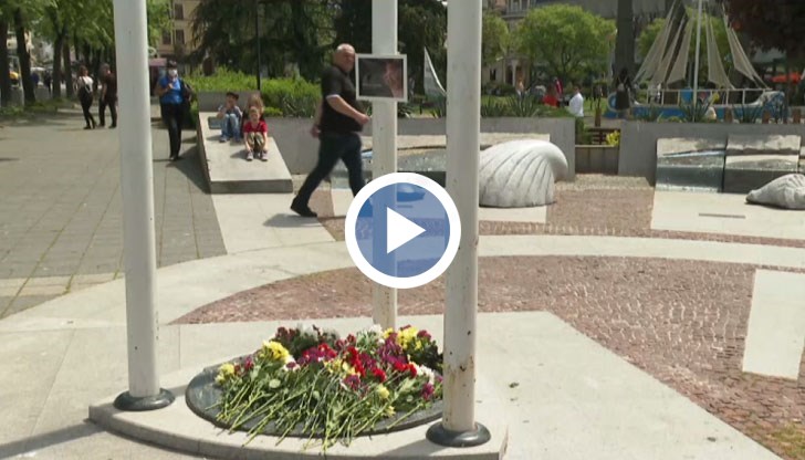 През целия ден от всички културни институции в града ще звучат нейните песни