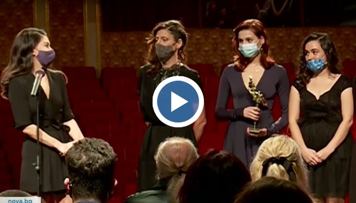 За водеща мъжка роля отличие получи Валери Йорданов, а за женска - Ирини Жамбонас