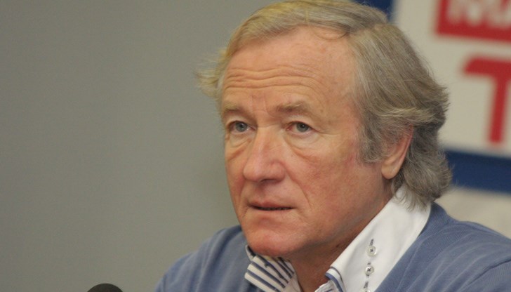 Лицето Методиевич благодари на предците ни, че ни били дали език, за да си общуваме. Ужас! Явно не е научил, че те са ни дали писменост Лицето Методиевич благодари на предците ни, че ни били дали език, за да си общуваме. Ужас! Явно не е научил, че те са ни дали писменост