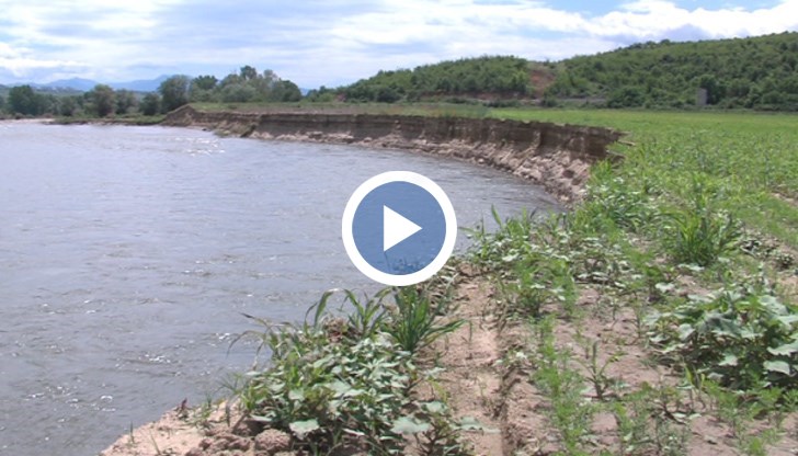 Разрушените диги по поречието на реката са сериозна опасност