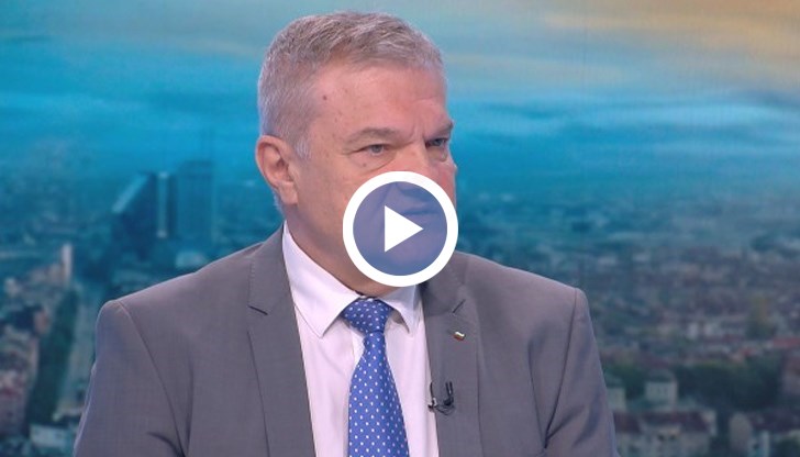 Според него повечето партии и коалиции са се вторачили в постовете и водачите на листи, отколкото в съдържанието и това, което предлагат на избирателите