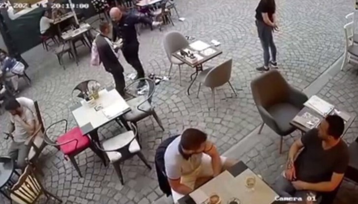 То е за нанасяне на лека телесна повреда по хулигански подбуди То е за нанасяне на лека телесна повреда по хулигански подбуди