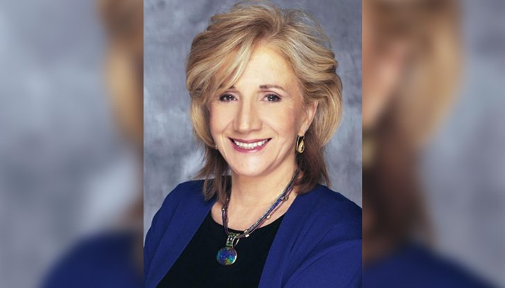 Дукакис е носителка на "Оскар" за поддържаща женска роля във филма "Лунатици" Дукакис е носителка на "Оскар" за поддържаща женска роля във филма "Лунатици"