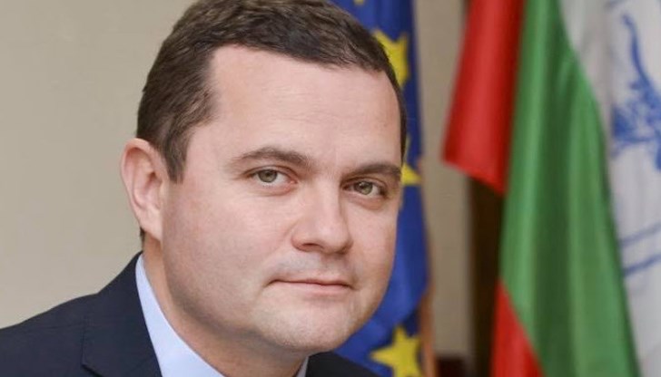 Кметът Пенчо Милков похвали доброволци в еко-акция и обеща съдействие от общината Кметът Пенчо Милков похвали доброволци в еко-акция и обеща съдействие от общината