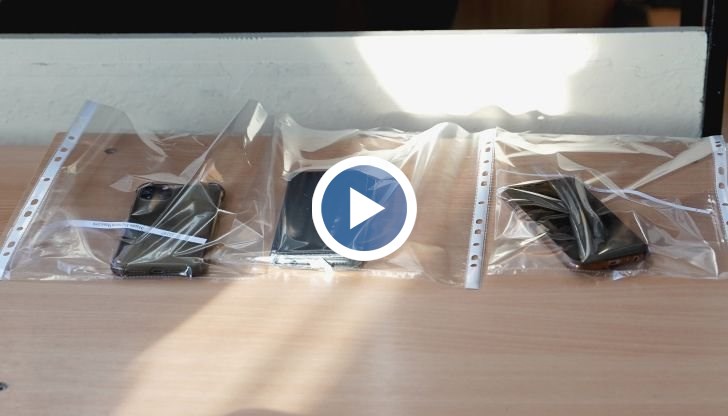 Репортерският екип се свърза с един от продавачите, който обясни, че срещу цената от 50 лв., може да изпрати отговорите един час преди матурата