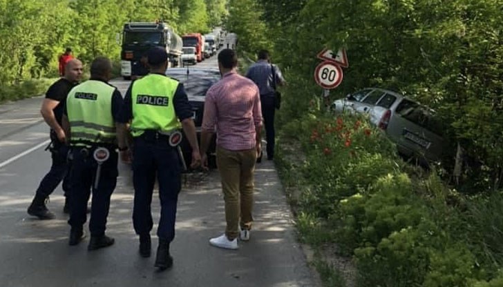 Ударили са се три леки автомобила и един товарен