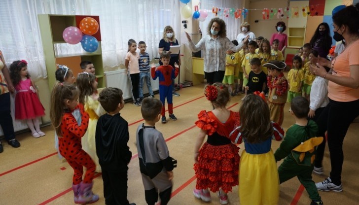 Децата от ДГ „Иглика“ участваха днес в състезание по безопасност на движението Децата от ДГ „Иглика“ участваха днес в състезание по безопасност на движението