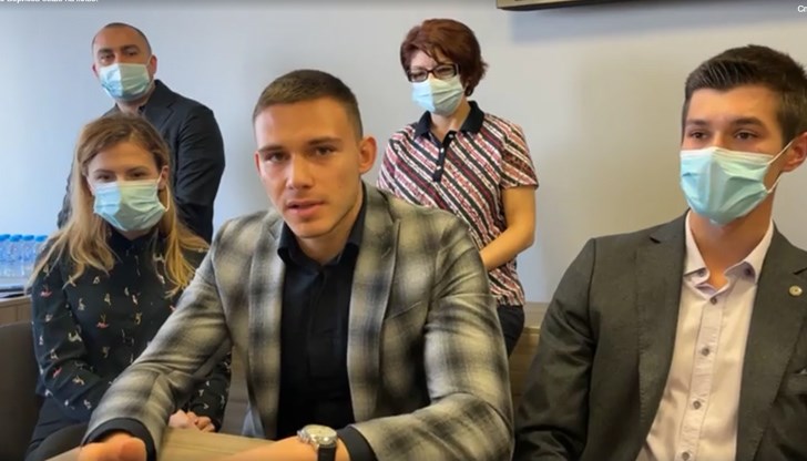 От февруари 2020 г. Георги Кръстев е лидер на русенската общинска младежка структура на ГЕРБ, а на редовните парламентарни избори на 4 април бе най-младият кандидат за народен представител от Русе От февруари 2020 г. Георги Кръстев е лидер на русенската общинска младежка структура на ГЕРБ, а на редовните парламентарни избори на 4 април бе най-младият кандидат за народен представител от Русе