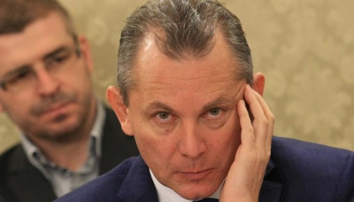 "В поведението си този председател създаде прецедент, с което накърни престижа на службата и създаде основание да се смята, че действията му са политически ориентирани", заяви премиерът Стефан Янев