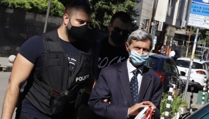 Той беше арестуван на 9 юли 2020 г. заедно с президентския секретар по правни въпроси и антикорупция Пламен Узунов